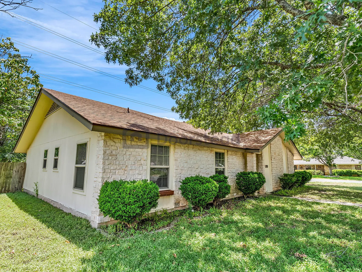 3 bed, 2.0 bath, 1262 sqft, $1,550 — Photo 2