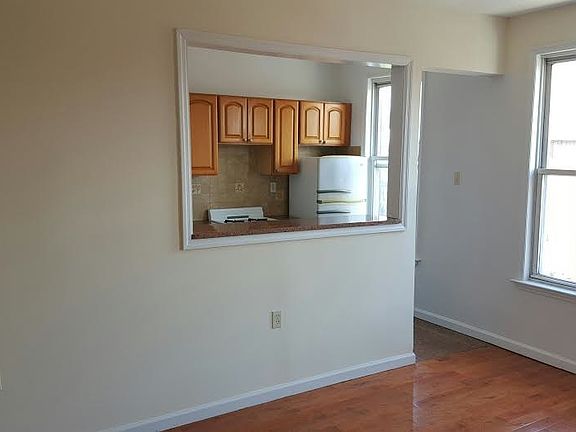 3rd image of 556 17th St #210