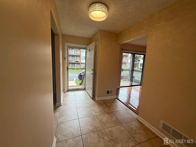 1302 Edison Glen Ter — Photo 31