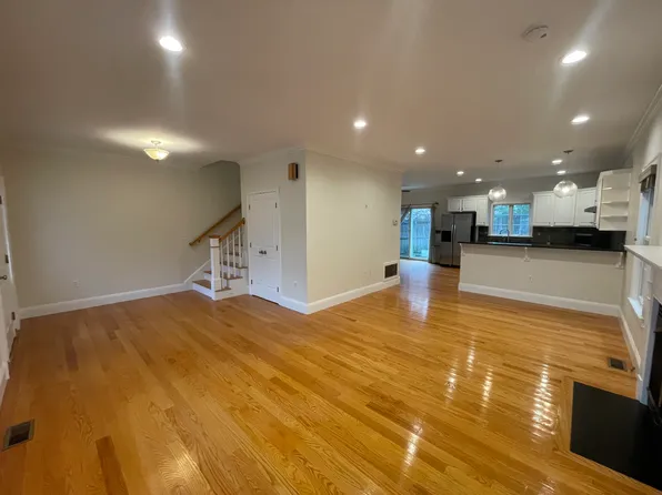 30 White St Unit 6, Winchester, MA 01890