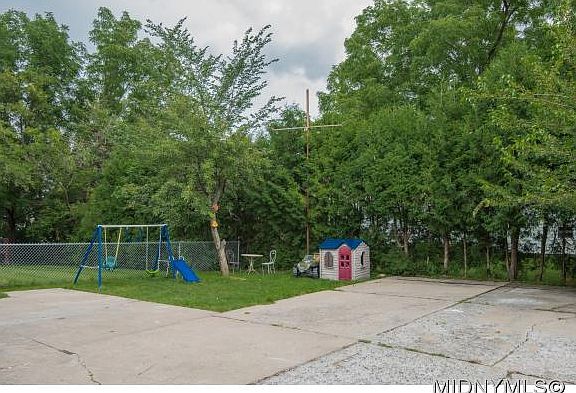 4th image of 519 Tilden Ave