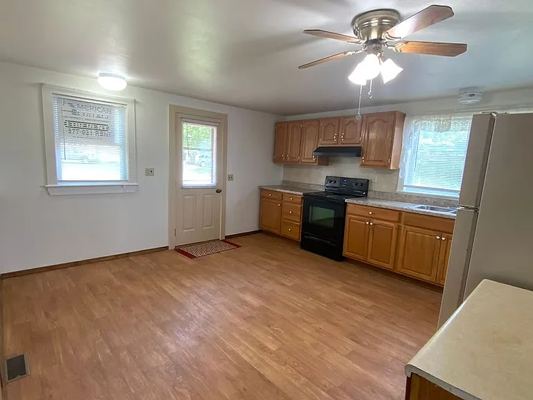 21 Roberts Rd — Photo 10