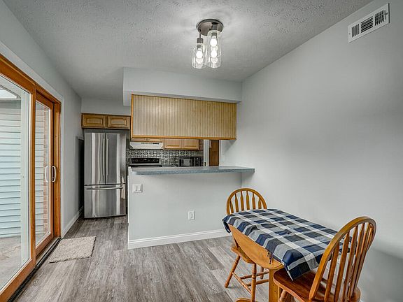 5th image of 1067 Oakgrove Ct APT 1