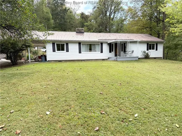 250 3rd St W, Madison, WV 25130