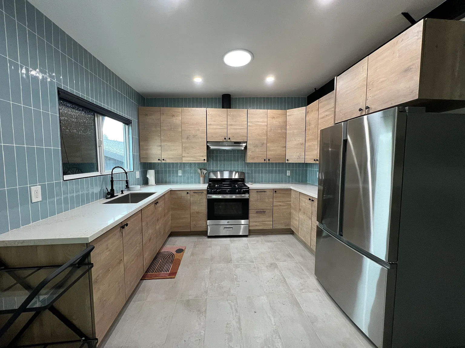 2 bed, 880 sqft, $2,998 — Photo 2