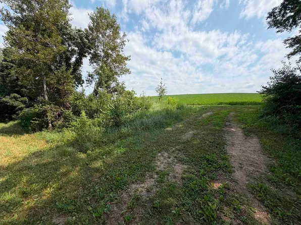 3 Lee Rd, Dane, WI 53529