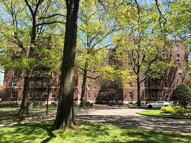 1st image of 1 Larchmont Ave #816D