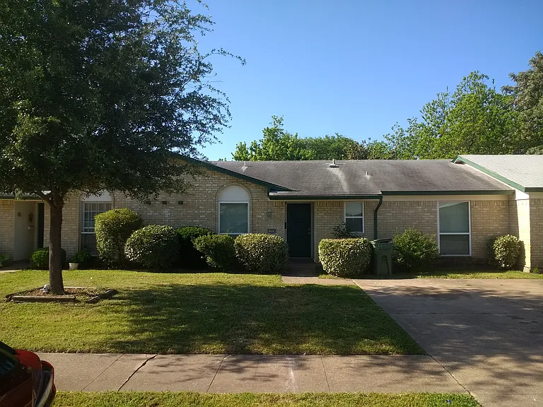 1026 Pleasant Valley Ln — Photo 1