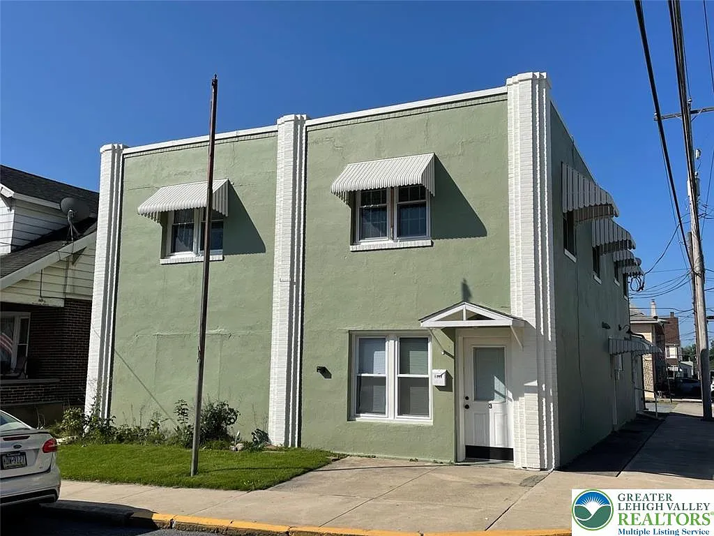 2 bed, 1.0 bath, 700 sqft, $1,495 — Photo 2