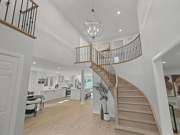 5th image of 30 Pennock Cres