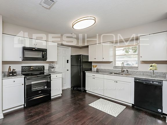 2nd image of 1309 Lark Ct