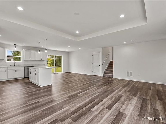 5th image of 618 Apple Valley Rd