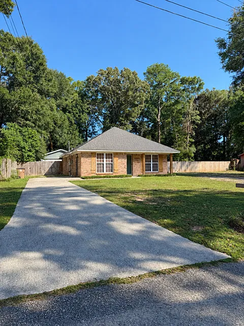 3 bed, 1200 sqft, $1,800 — Photo 2