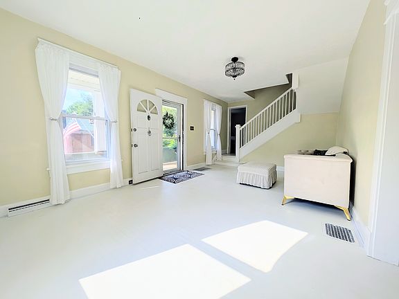 3rd image of 424 Revere St