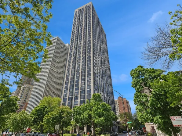 2650 N Lakeview Ave APT 1307, Chicago, IL 60614