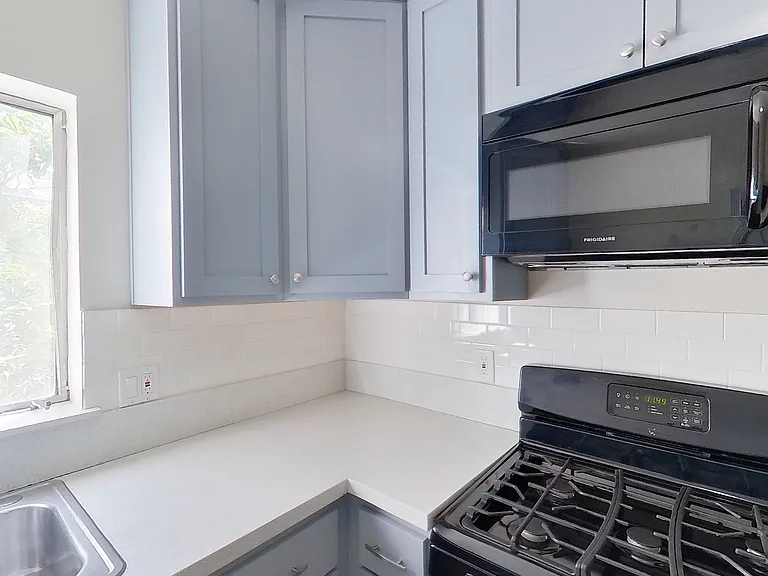 2501 Benvenue Ave — Photo 12