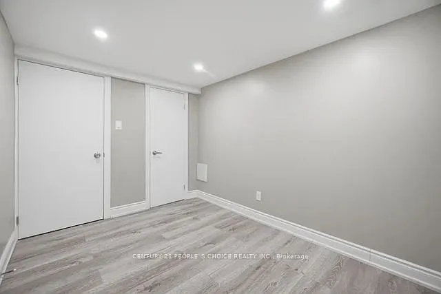 249 Burnhamthorpe Rd #-LOWER — Photo 7