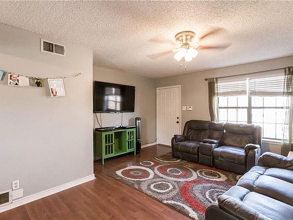 3rd image of 209 Lakeway Dr