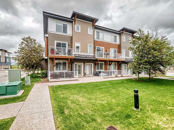 2nd image of 111 W Rainbow Falls Gate #30