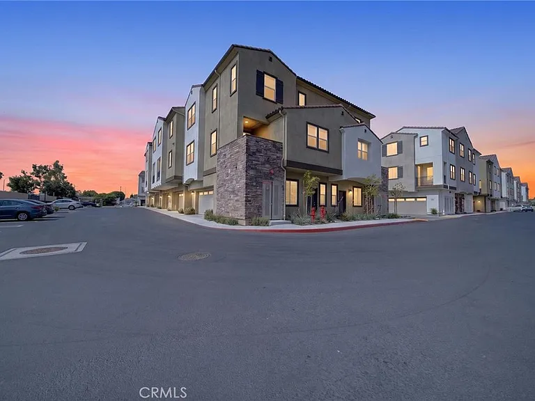 2410 E Agave St #9 — Photo 28