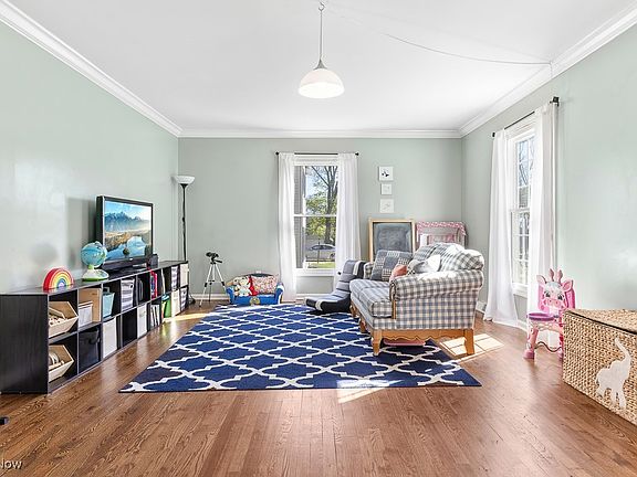 5th image of 2483 Victoria Pkwy