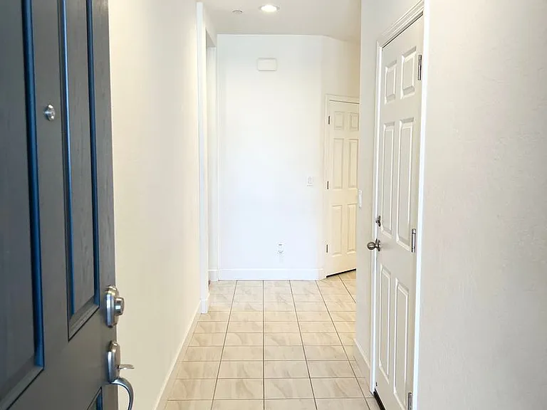 937 Lindsay Ln — Photo 3
