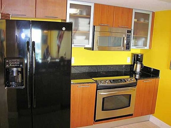 4th image of 1800 N Bayshore Dr APT 1206