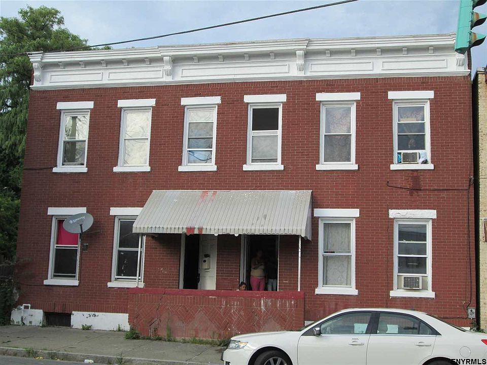 1st image of 132 Hill St