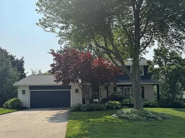 1910 Mellowwood E, Jenison, MI 49428
