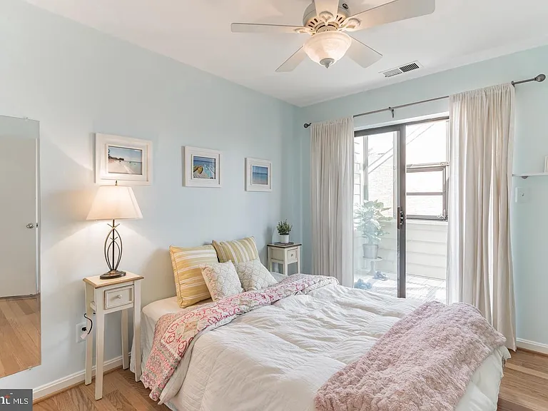 1020 N Stafford St #408 — Photo 8