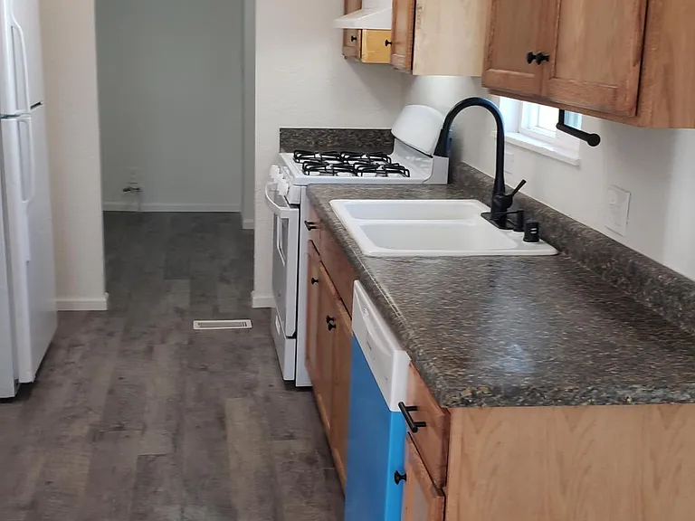 3203 E Hearne Ave — Photo 11