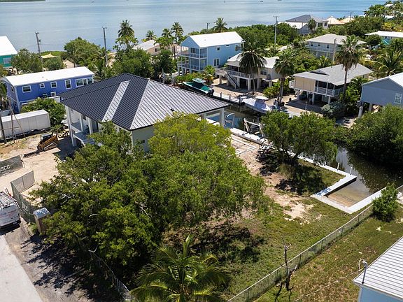 4th image of 27398 Jamaica Ln