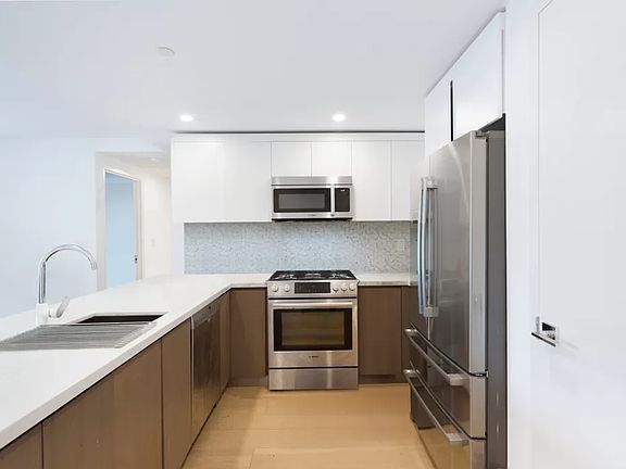 4th image of 2128 Ocean Ave #3I