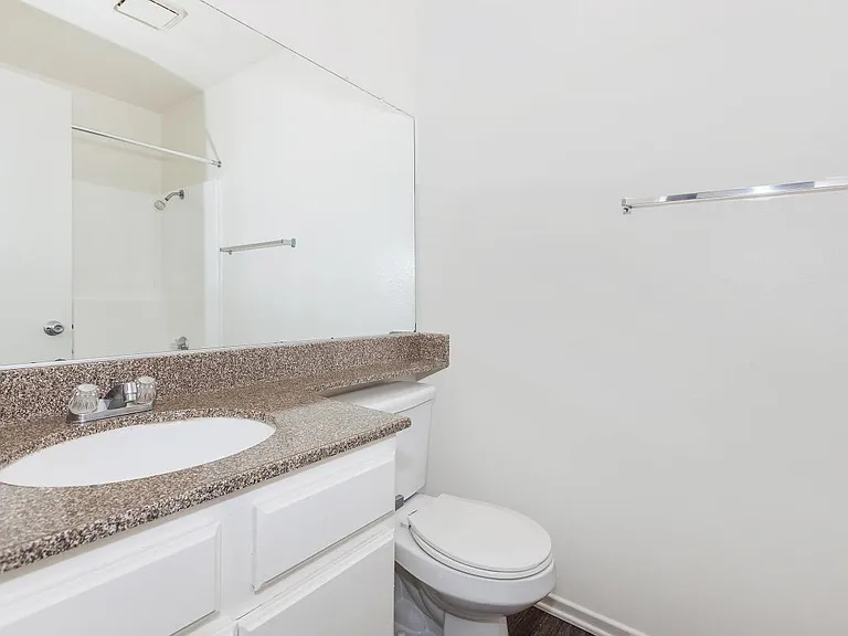 Emerald Court Apartment Homes — Photo 31