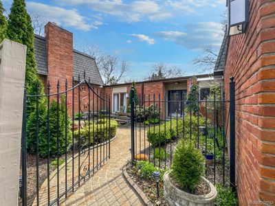 1049 Stratford Ln, Bloomfield Hills, MI, 48304