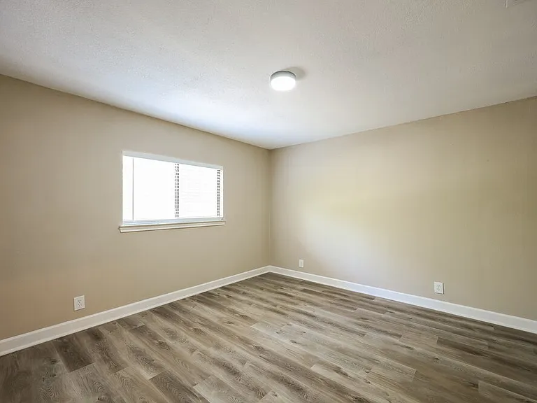 8106 Hoovers Bnd — Photo 14