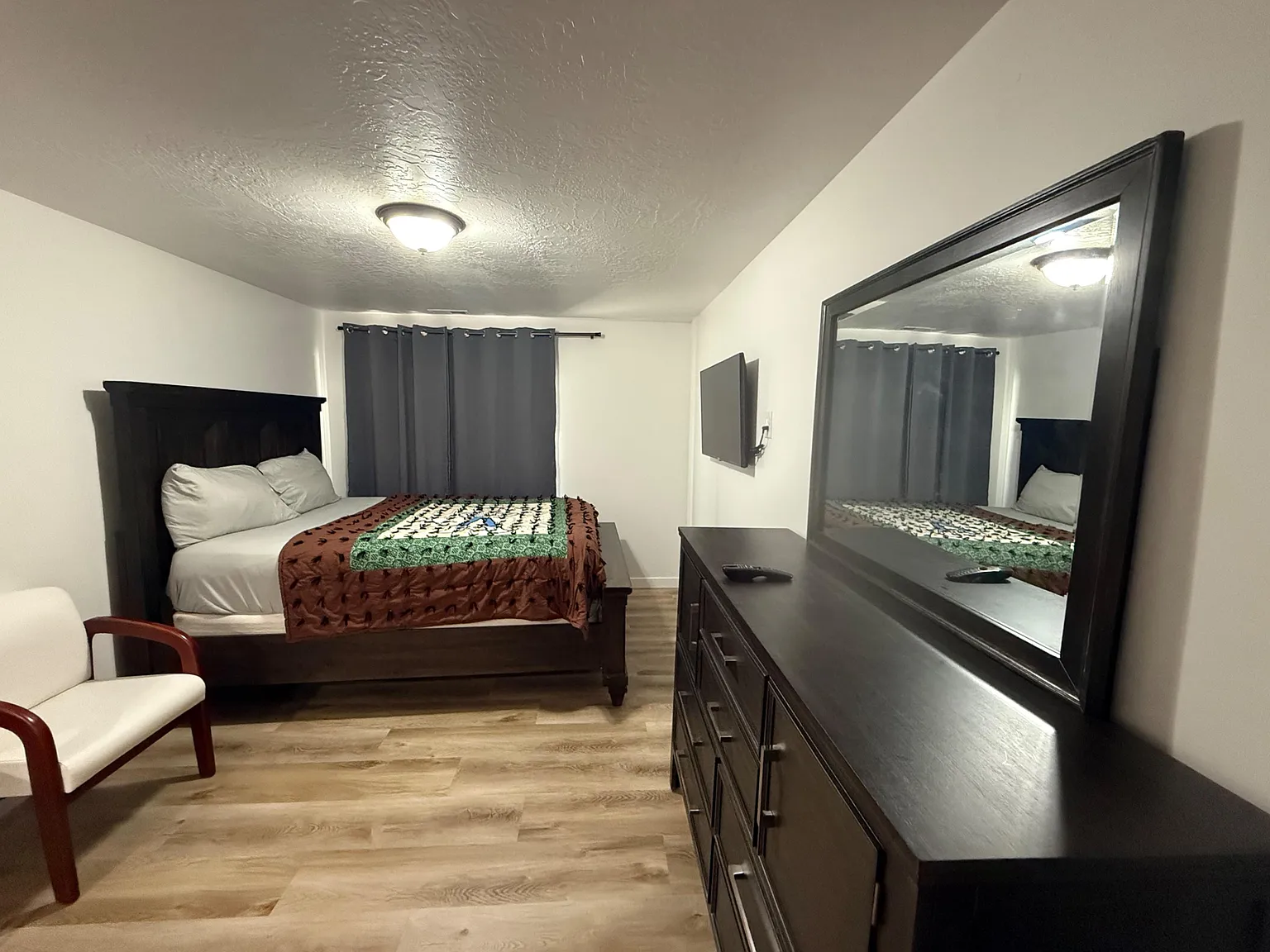 1 bed, 1.0 bath, 1900 sqft, $2,070 — Photo 1