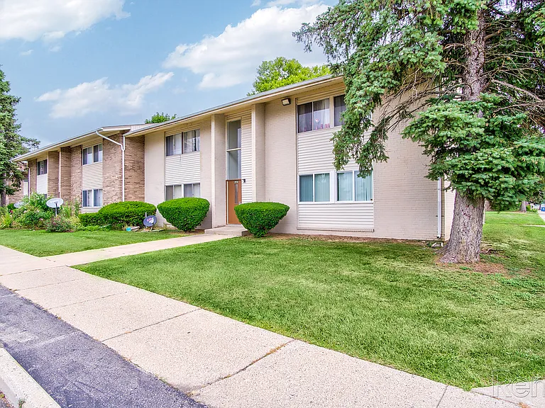 Camelot Apartments — Photo 17