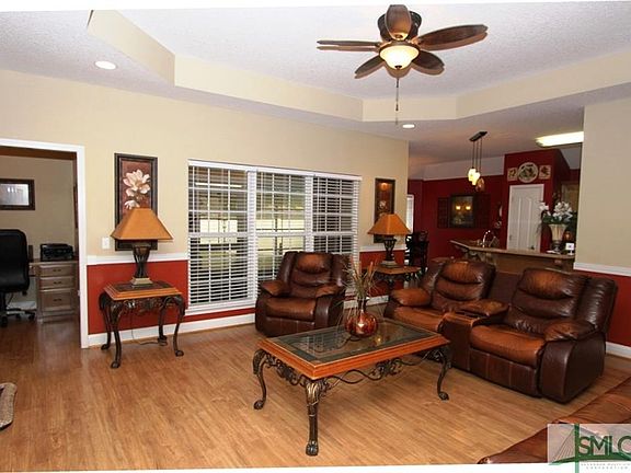 3rd image of 114 Thorn Bush Ct