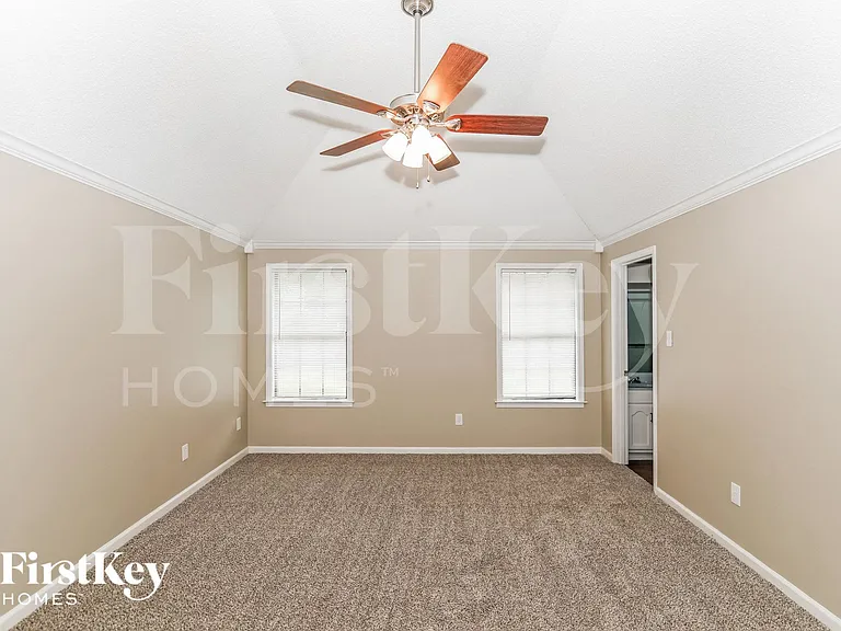 3456 Sunswept Dr — Photo 7