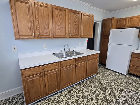 5th image of 501 W King St APT 3
