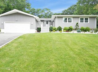 17 Westerly Rd, Hampton Bays, NY 11946