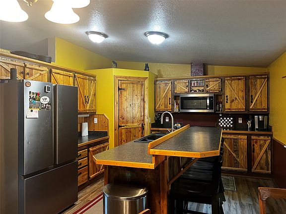 3rd image of 126 Parkway Dr