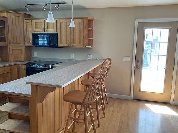 Door to deck and pool