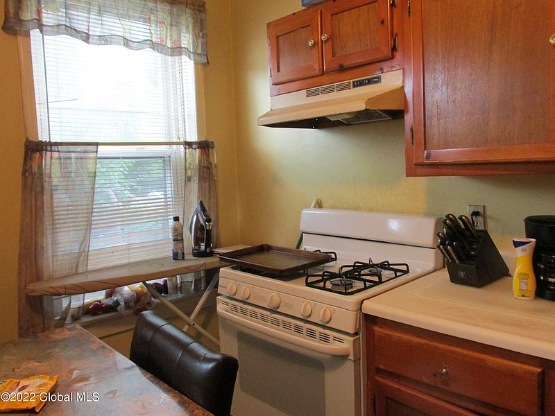 4th image of 906 River Street