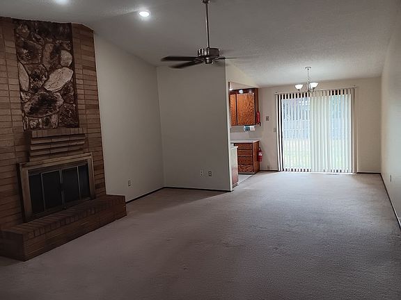 15' by 19' Livingroom has Fireplace that extends up to the Vaulted/Cathedral Ceiling, Ceiling Fan, NEW Led Lighting