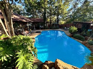 1004 Oak Ridge Dr, Azle, TX 76020