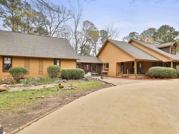 224 Riverbend Dr, Lagrange, GA 30240