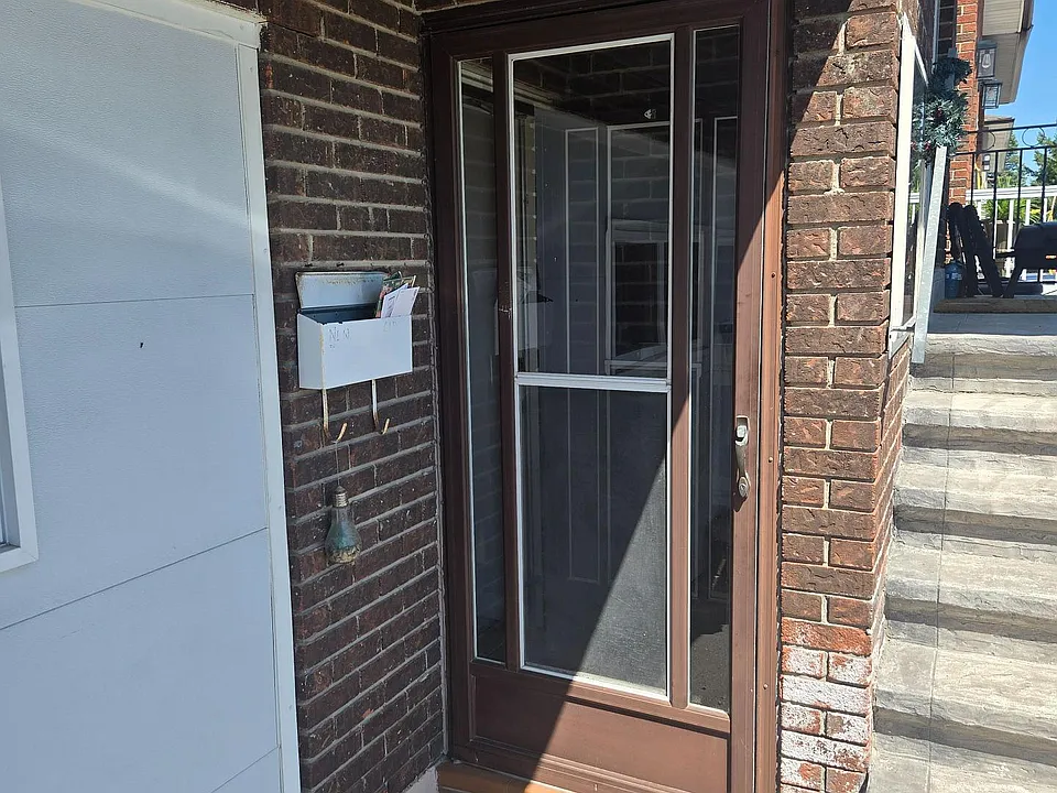 60 Albany Dr