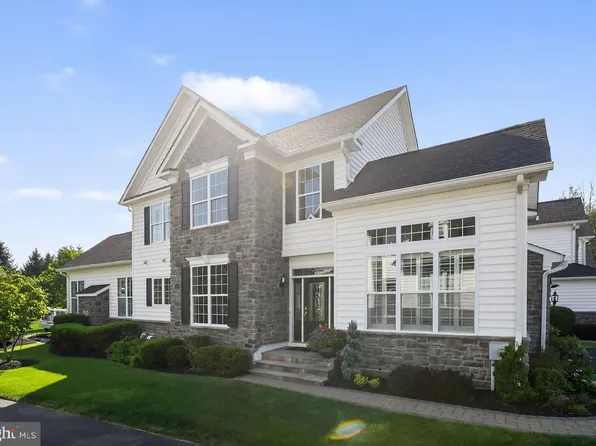 69 Hillyer Ln, Newtown, PA 18940